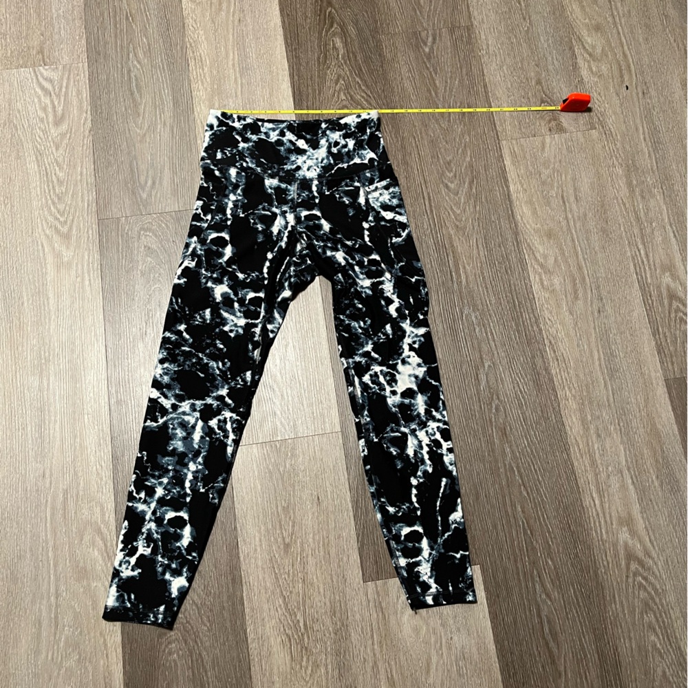 Old Navy Black and White Marble PowerSoft Leggings size medium